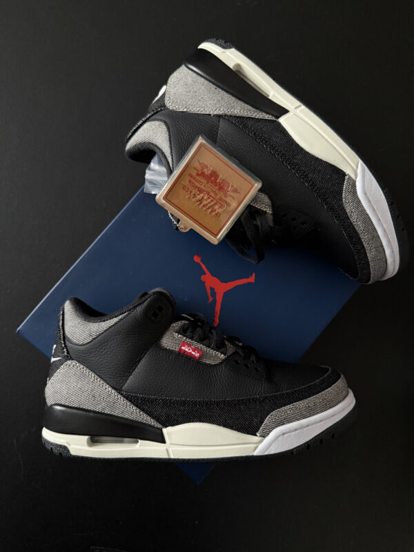 Retro 3 x Levi’s Negro
